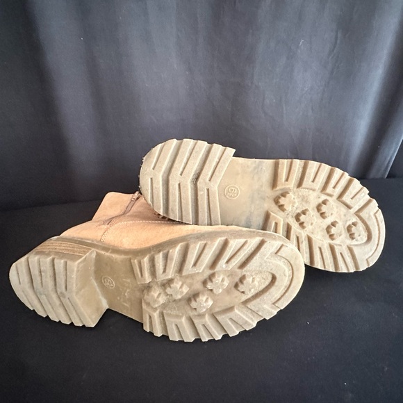 Women's Tan Lace-Up Boots 6.5 - Picture 6 of 8